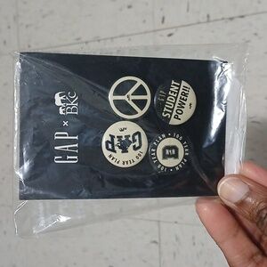 Gap × Brooklyn Circus Collaboration Power Peace Black And White Pins 4 Pack.